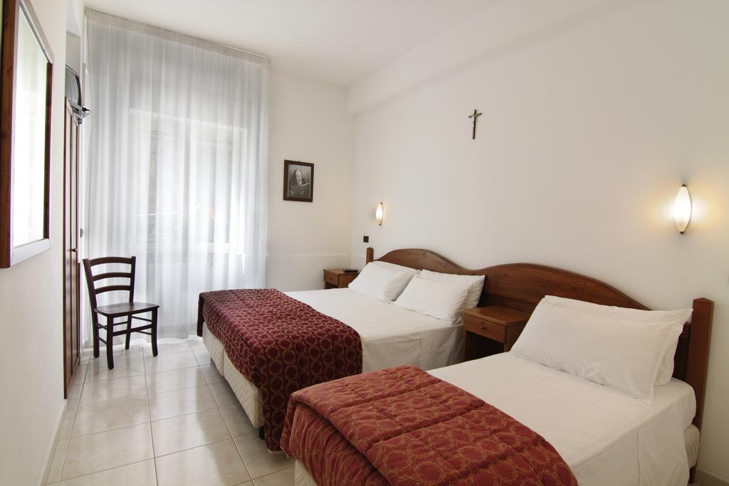 Albergo Villa Bianca San Giovanni Rotondo Rum bild