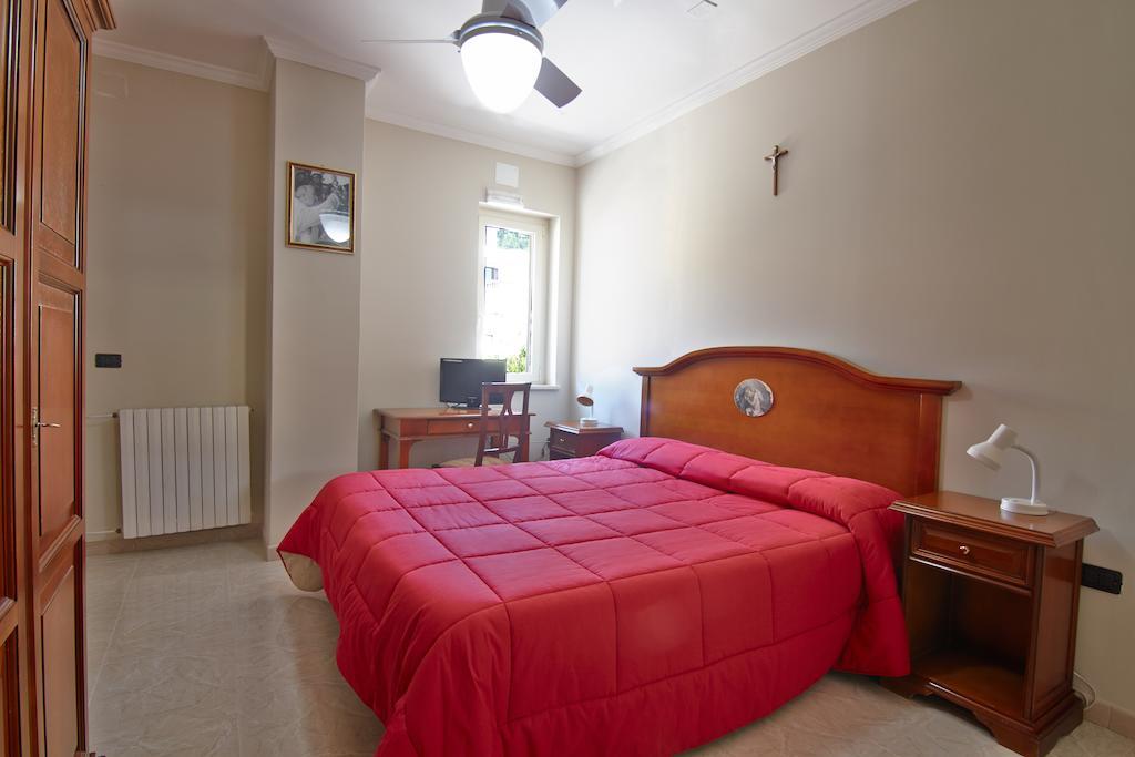 Albergo Villa Bianca San Giovanni Rotondo Rum bild